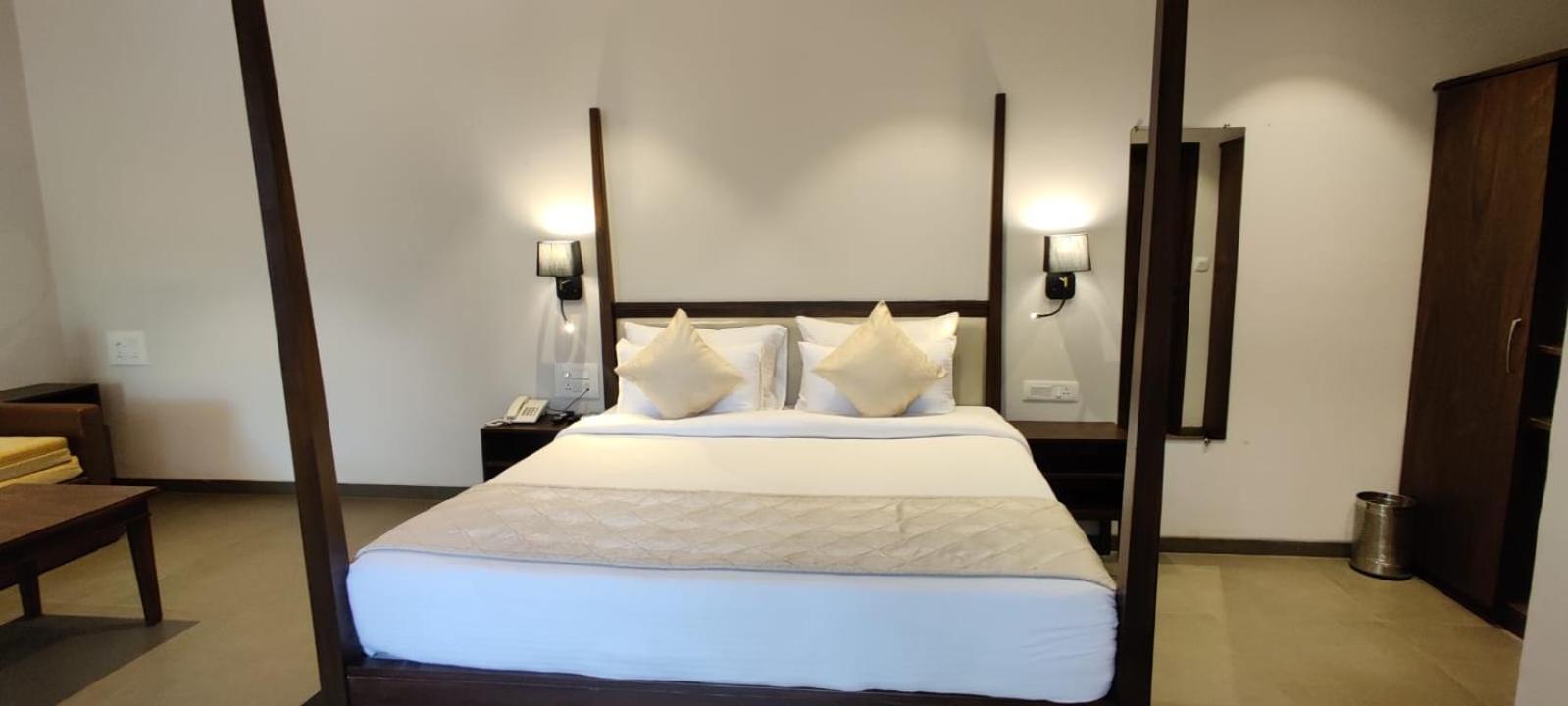 R R Heritage Resort Pure Vegetarian Mahābaleshwar Extérieur photo